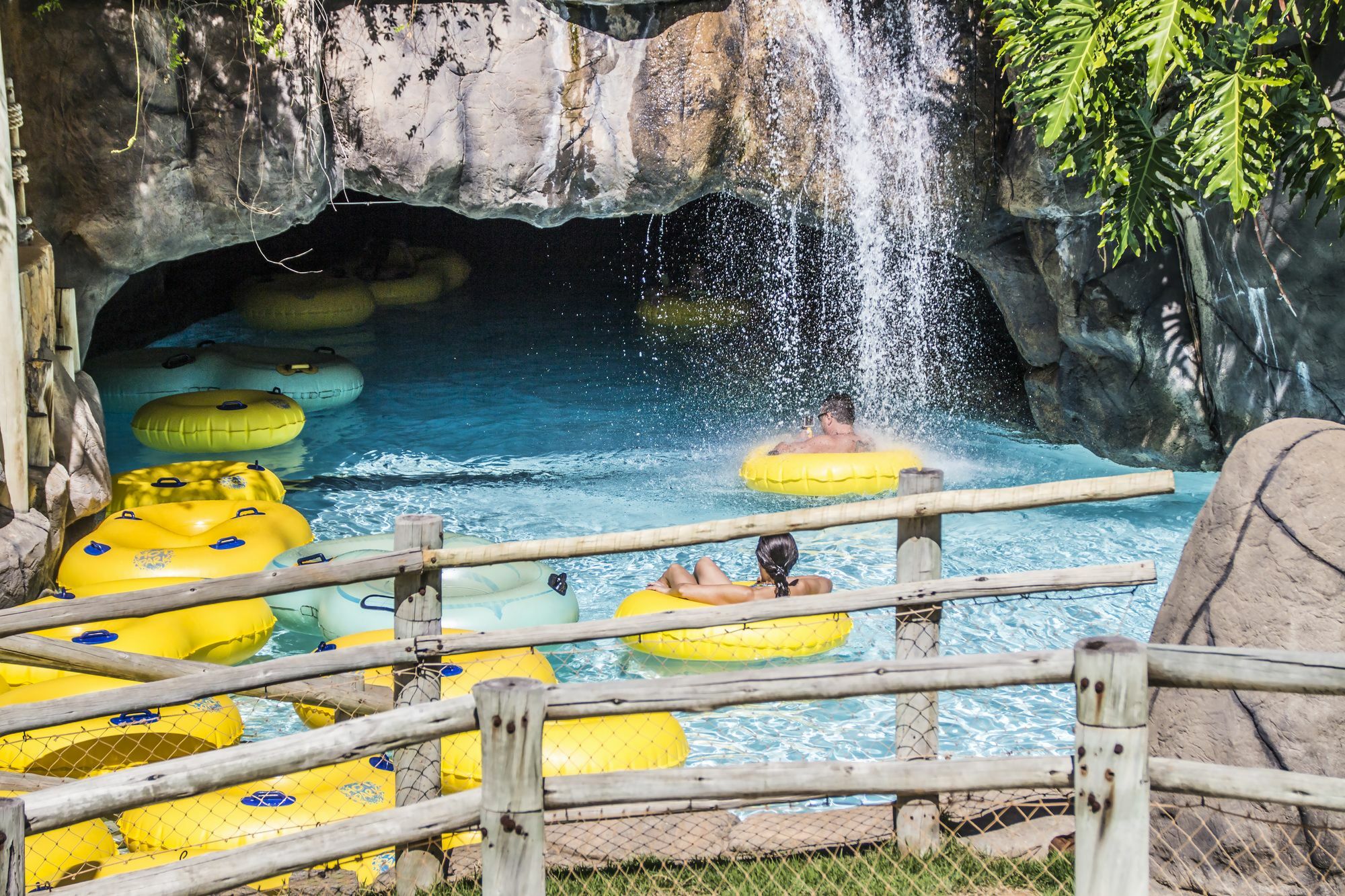 Rio Quente Resorts - Hotel Luupi Екстериор снимка